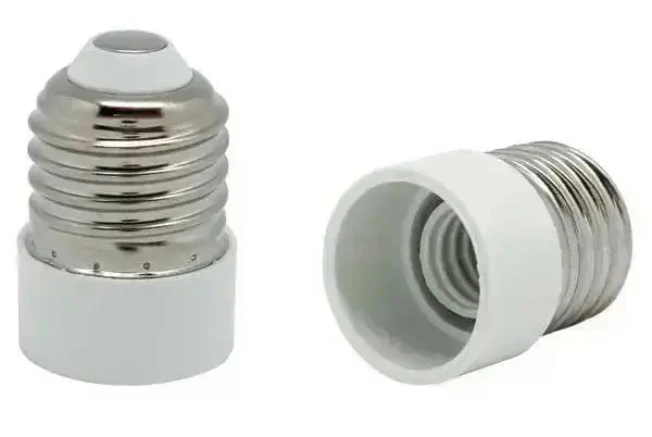 Adattatore e27 uscita e14