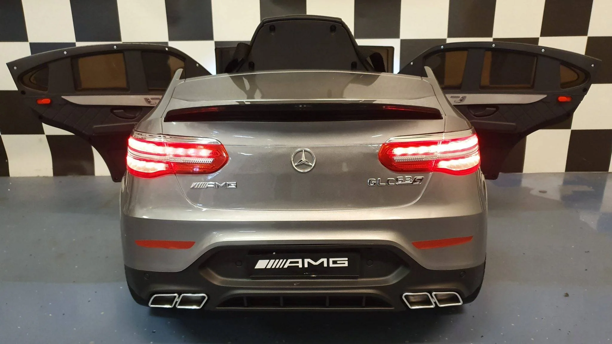 Auto Elettrica per Bambini Mercedes GLC 63 AMG 12 V – Grigio Metallizzato - Image 6