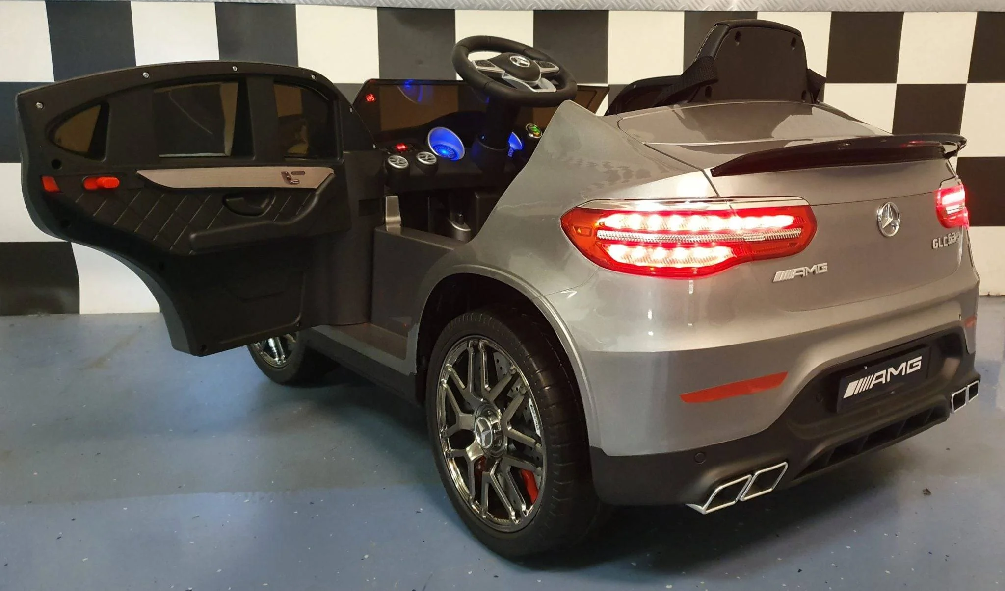 Auto Elettrica per Bambini Mercedes GLC 63 AMG 12 V – Grigio Metallizzato - Image 7