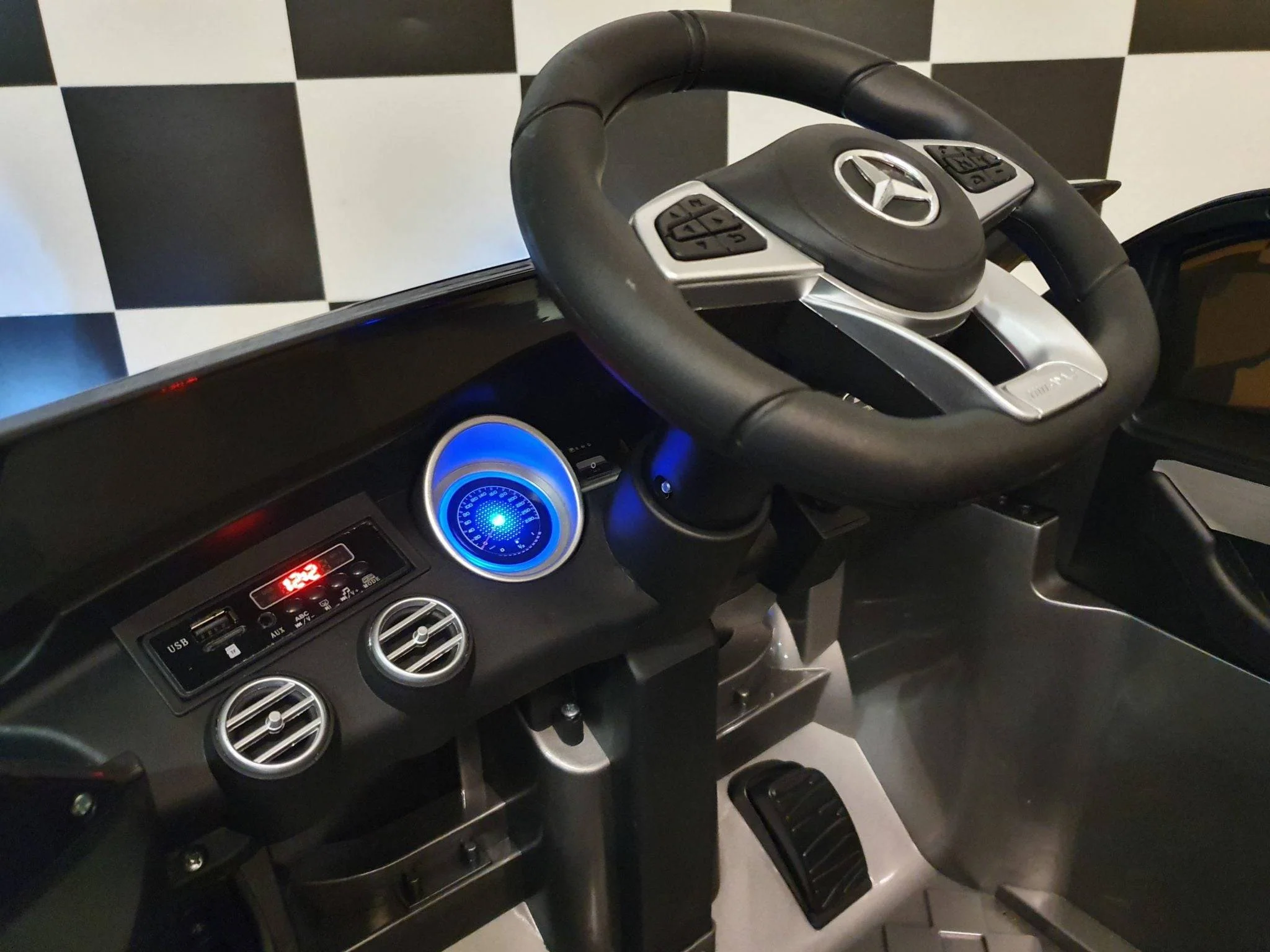 Auto Elettrica per Bambini Mercedes GLC 63 AMG 12 V – Grigio Metallizzato - Image 8