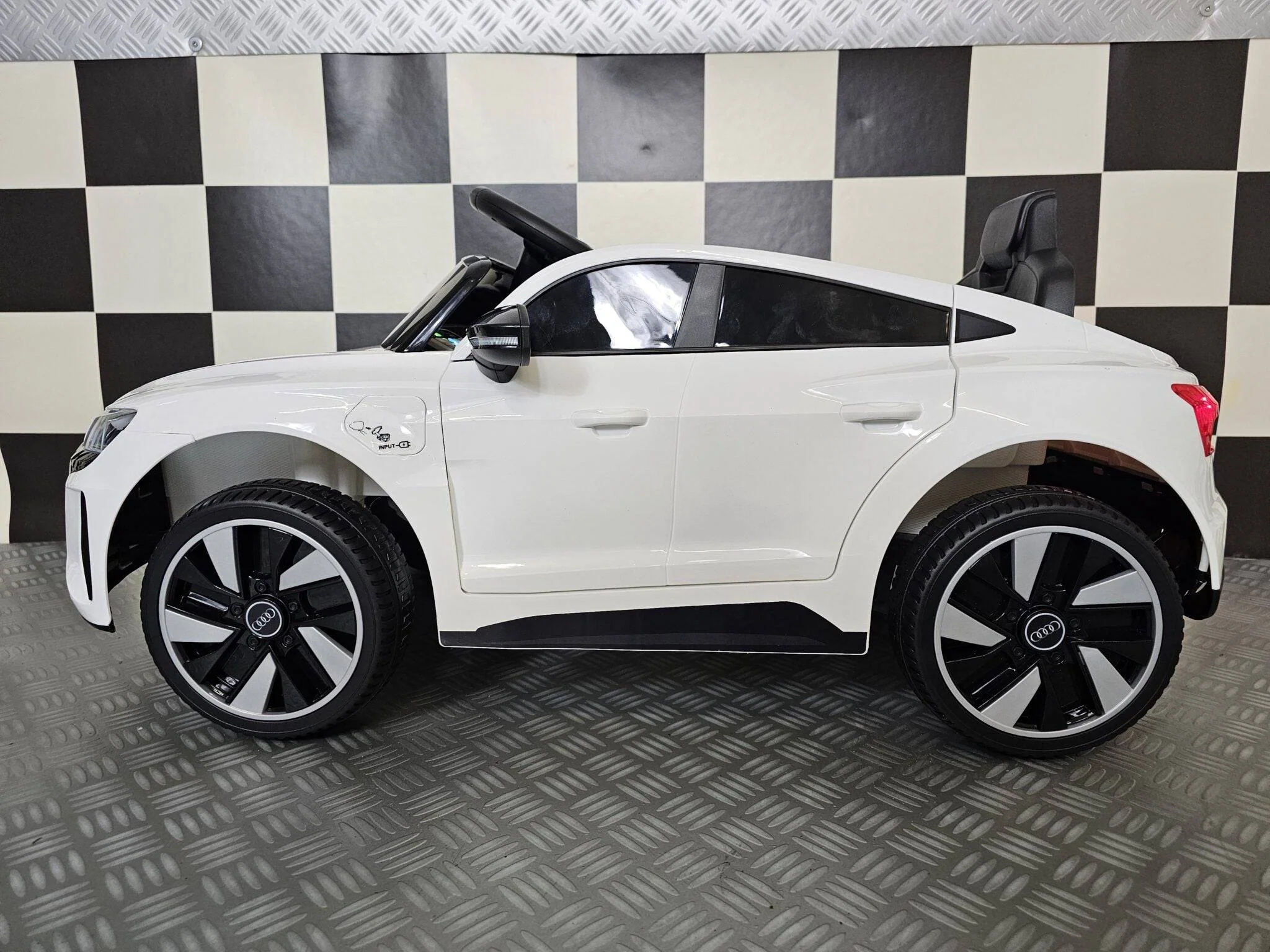 Auto Elettrica per Bambini Audi E-Tron 12 V – Bianca - Image 4