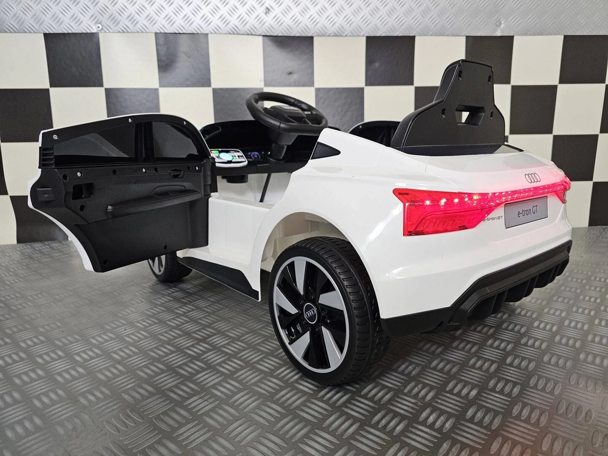 Auto Elettrica per Bambini Audi E-Tron 12 V – Bianca - Image 5
