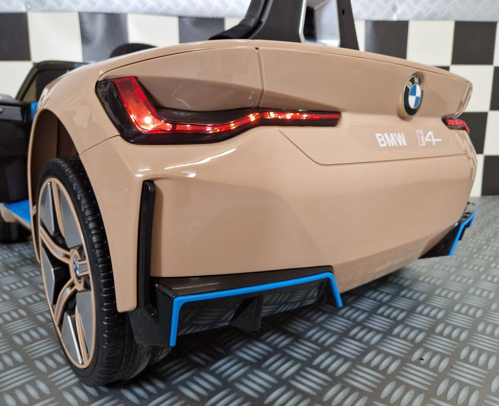 Auto Elettrica per Bambini BMW i4 12 V – Colore Champagne - Image 8