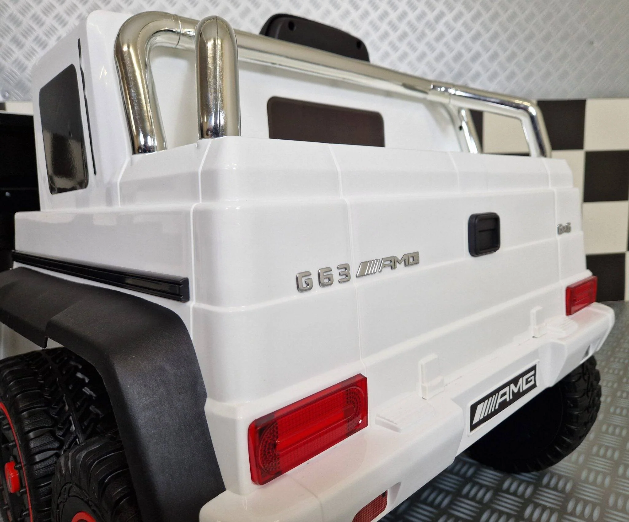 Auto Elettrica per Bambini Mercedes G63 AMG 6×6 12 V – Bianca - Image 8