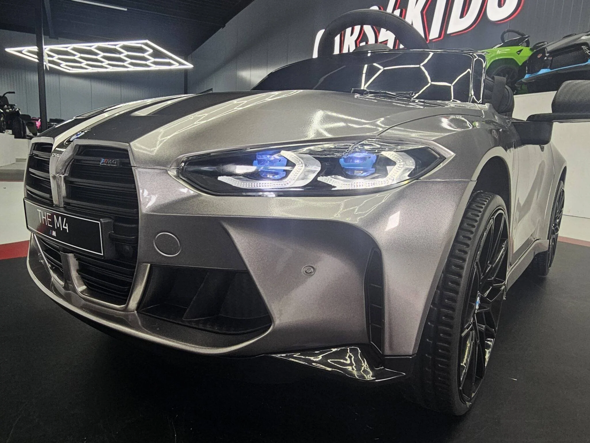 Auto Elettrica per Bambini BMW M4 12 V – Grigio Metallizzato - Image 6