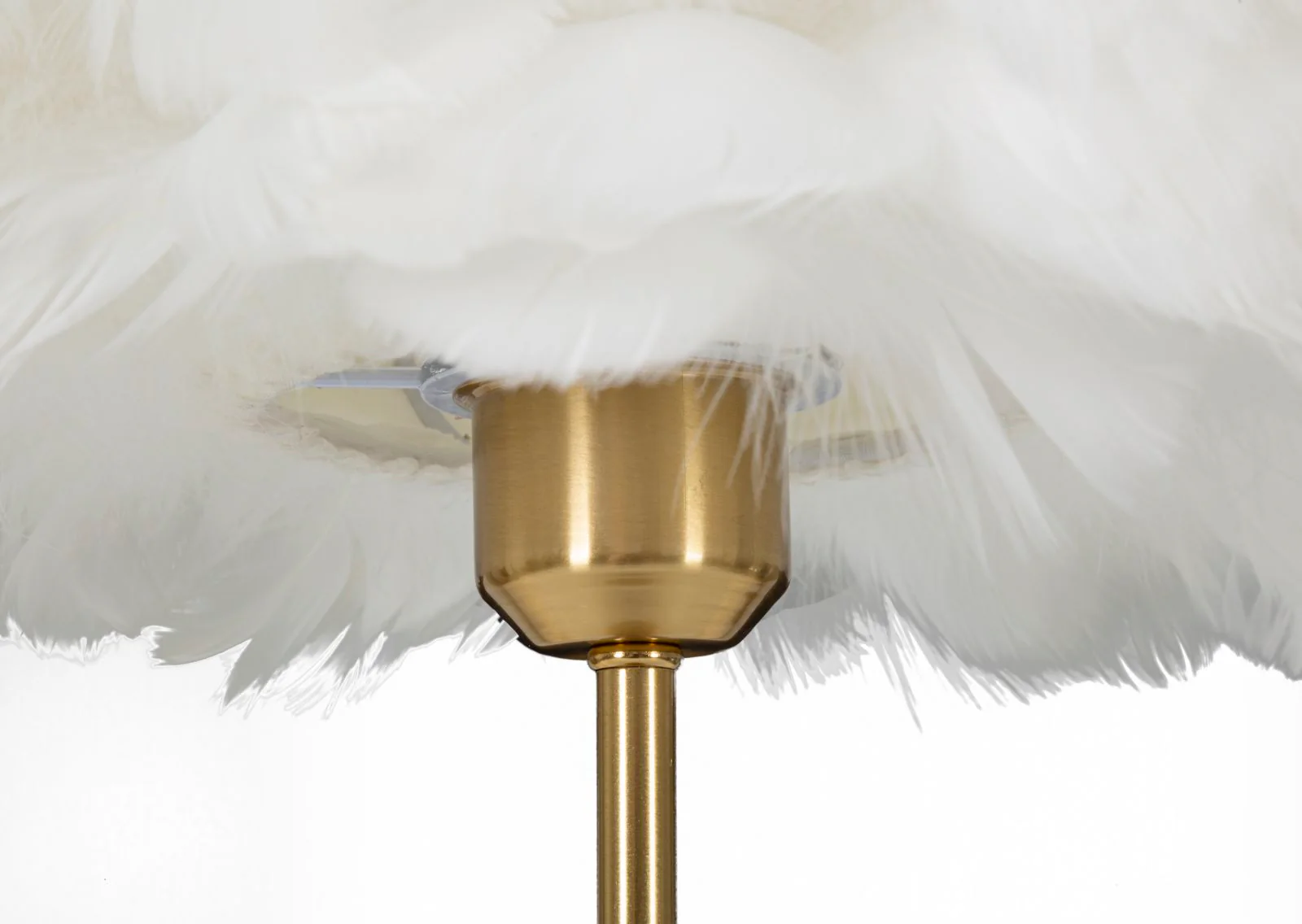 Lampada da Tavolo Elegante con Paralume in Piume Ø 30x50 cm - Image 3